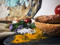 Sgranotte con humus di ceci e  peperoni